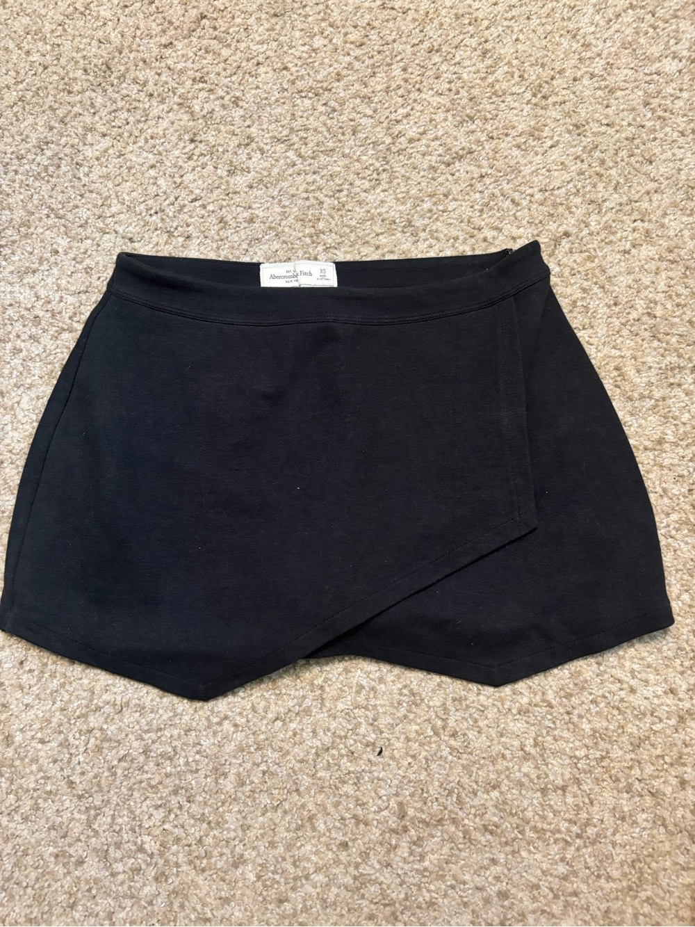 Abercrombie & Fitch Black and Heather Gray Skort